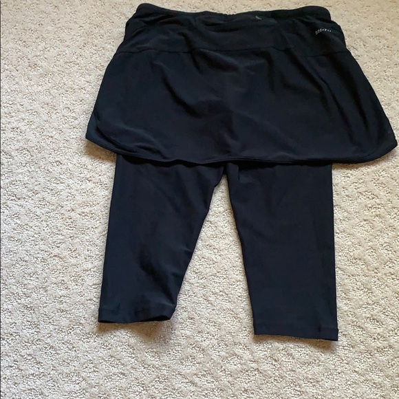 Women’s Nike legging with skirt - Picture 2 of 2